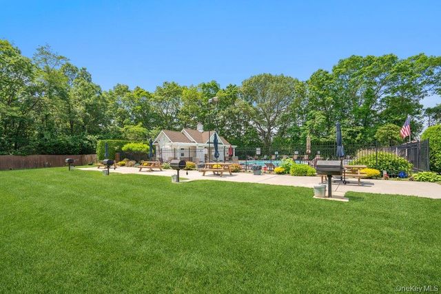 460 Old Town Road 27L, Port Jefferson Station, NY 11776