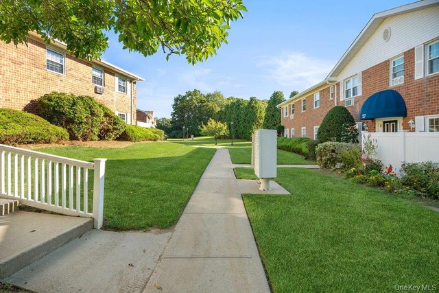 460 Old Town Road 27L, Port Jefferson Station, NY 11776