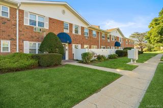 460 Old Town Road 27L, Port Jefferson Station, NY 11776