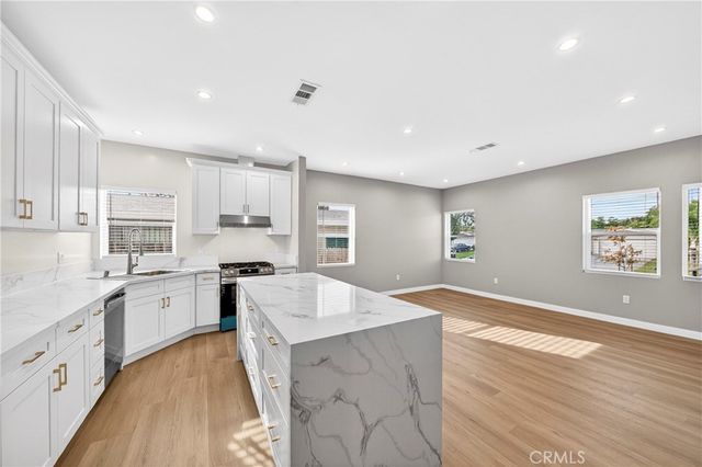 2643 Tenth Street, Riverside, CA 92507