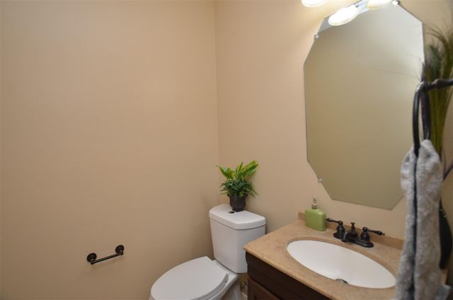 2911 Meadowglen Cove, Houston, TX 77082