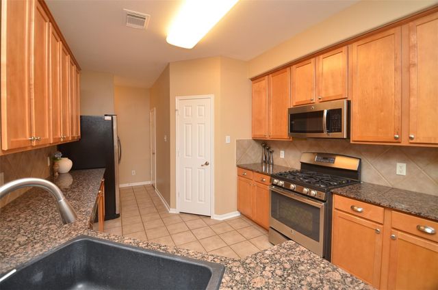 2911 Meadowglen Cove, Houston, TX 77082