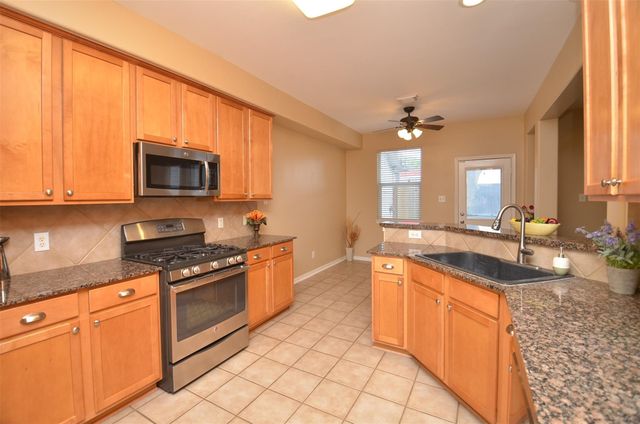 2911 Meadowglen Cove, Houston, TX 77082