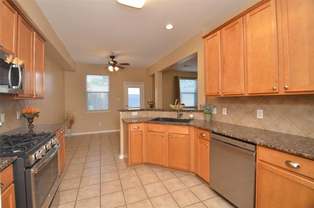 2911 Meadowglen Cove, Houston, TX 77082