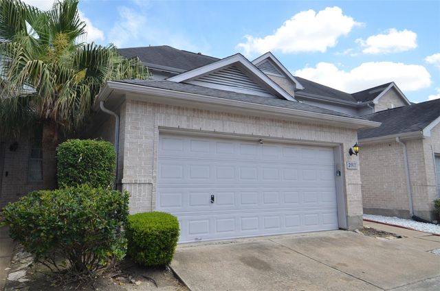 2911 Meadowglen Cove, Houston, TX 77082