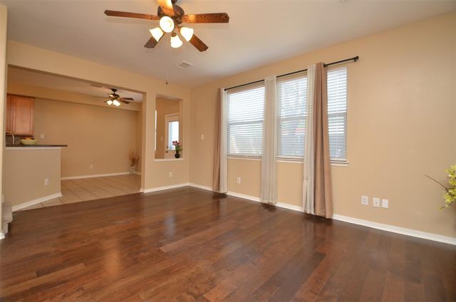 2911 Meadowglen Cove, Houston, TX 77082