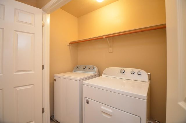 2911 Meadowglen Cove, Houston, TX 77082