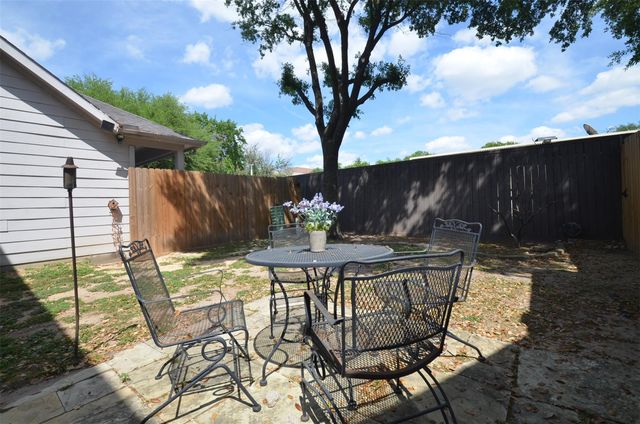 2911 Meadowglen Cove, Houston, TX 77082