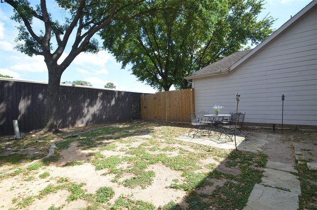 2911 Meadowglen Cove, Houston, TX 77082