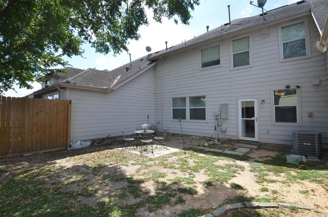 2911 Meadowglen Cove, Houston, TX 77082