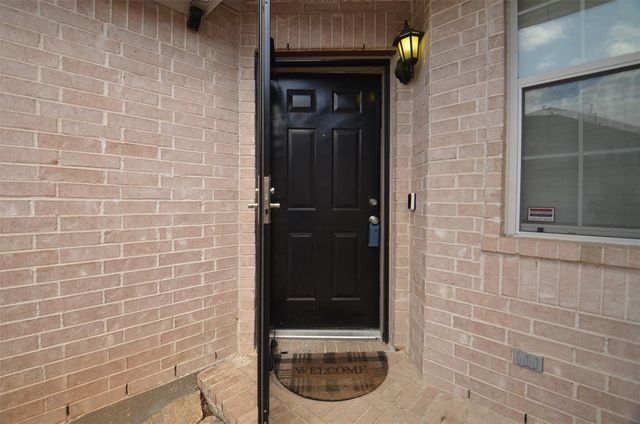 2911 Meadowglen Cove, Houston, TX 77082