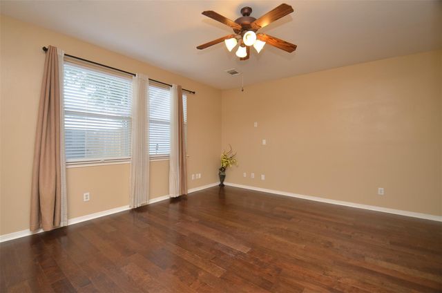 2911 Meadowglen Cove, Houston, TX 77082