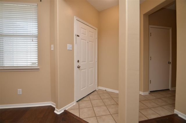 2911 Meadowglen Cove, Houston, TX 77082