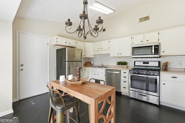 2 E White Hawthorne Drive, Savannah, GA 31419