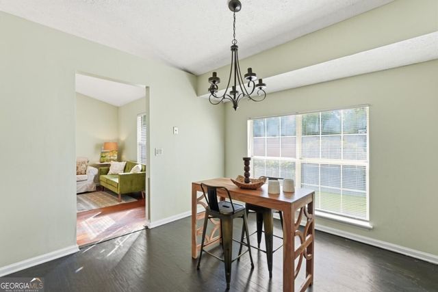 2 E White Hawthorne Drive, Savannah, GA 31419