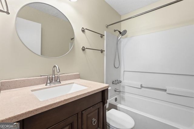 2 E White Hawthorne Drive, Savannah, GA 31419