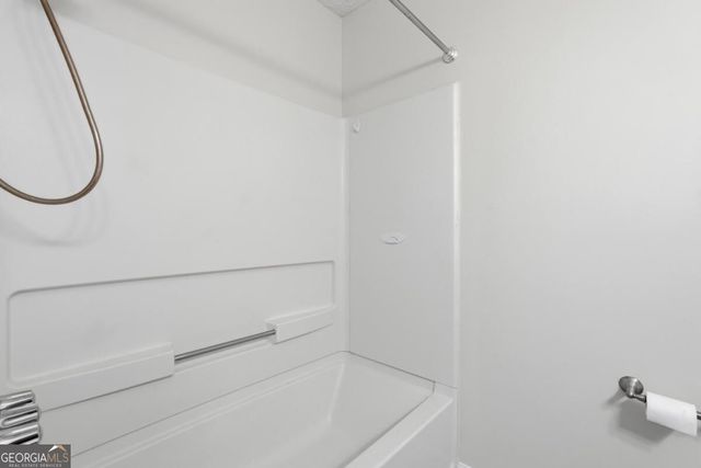 2 E White Hawthorne Drive, Savannah, GA 31419