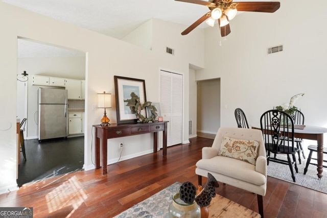 2 E White Hawthorne Drive, Savannah, GA 31419