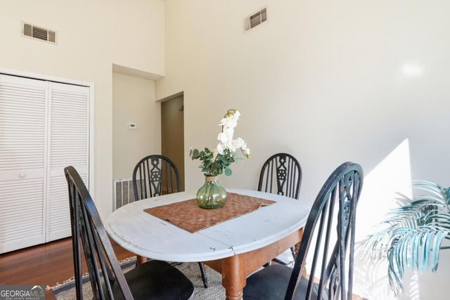 2 E White Hawthorne Drive, Savannah, GA 31419