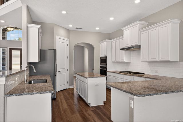 588 texas, Castroville, TX 78009