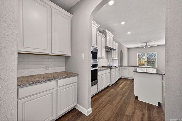 588 texas, Castroville, TX 78009