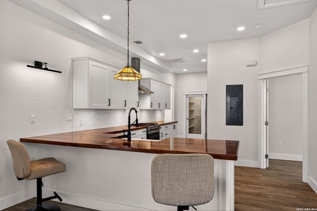 588 texas, Castroville, TX 78009