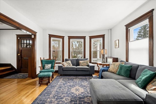 63 Airlie St, Worcester, MA 01606