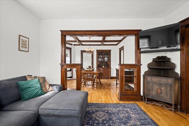 63 Airlie St, Worcester, MA 01606