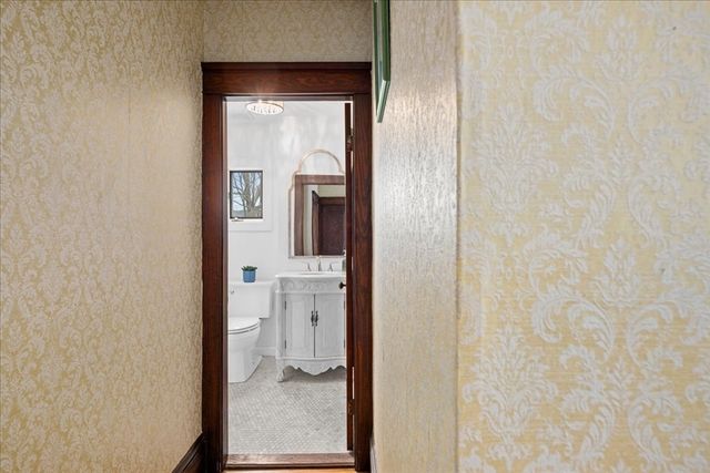 63 Airlie St, Worcester, MA 01606