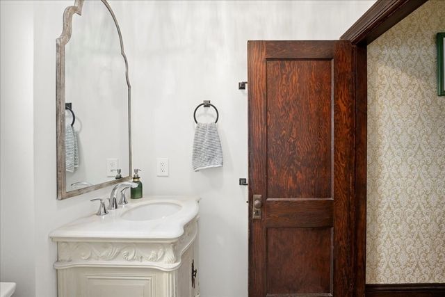 63 Airlie St, Worcester, MA 01606