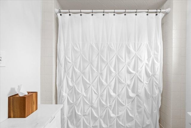 63 Airlie St, Worcester, MA 01606