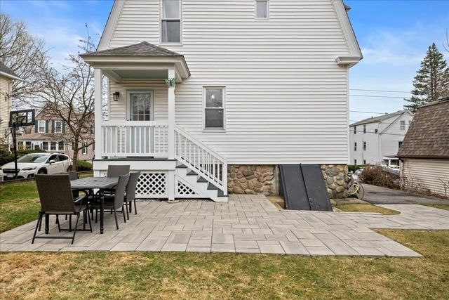 63 Airlie St, Worcester, MA 01606