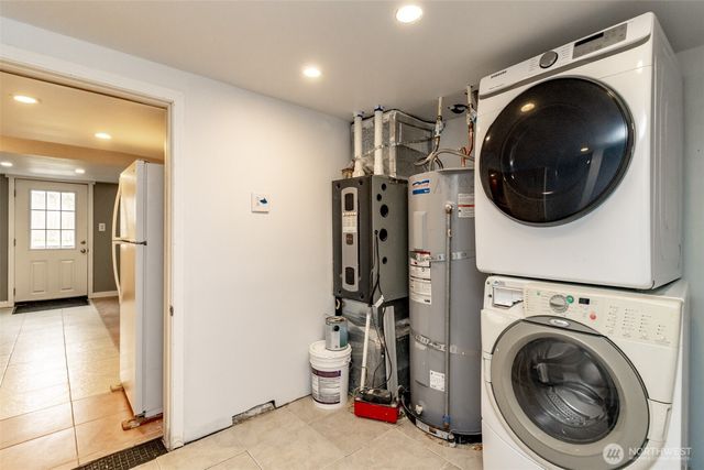 10033 Des Moines Memorial Drive S, Seattle, WA 98168