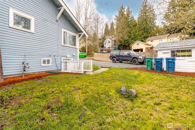 10033 Des Moines Memorial Drive S, Seattle, WA 98168
