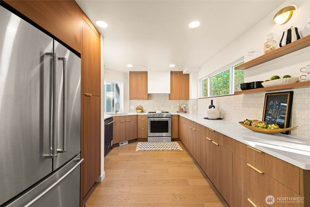 148 NW 59th Street, Seattle, WA 98107