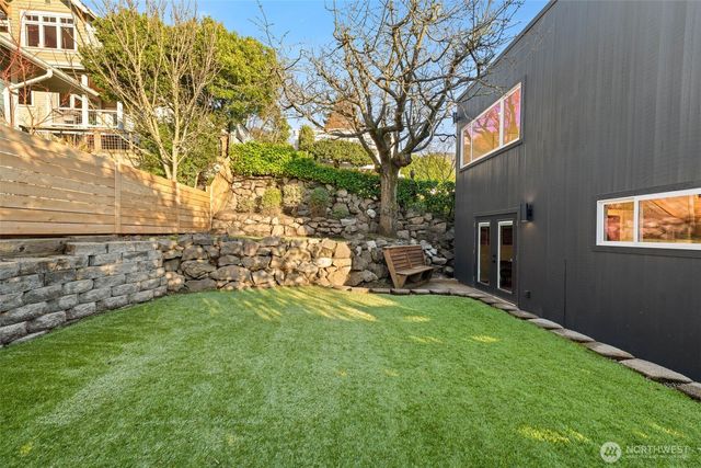 148 NW 59th Street, Seattle, WA 98107