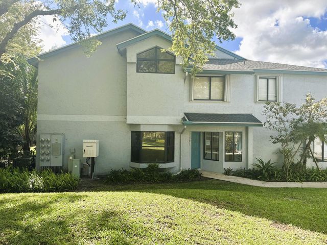 301 Harbour Pointe Way, Greenacres, FL 33413