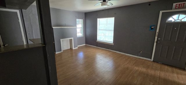 1238 E Louisiana Avenue, Dallas, TX 75216