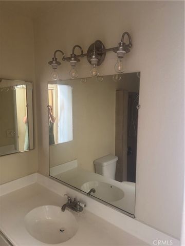 1015 N parton H, Santa Ana, CA 92701