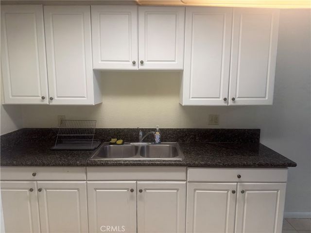1015 N parton H, Santa Ana, CA 92701