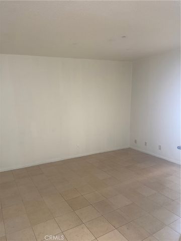 1015 N parton H, Santa Ana, CA 92701