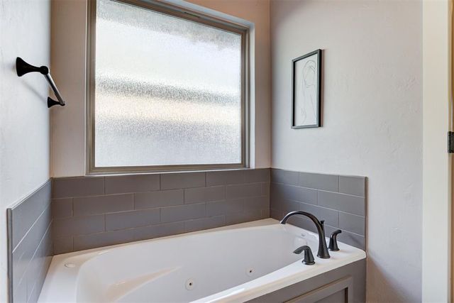 11124 Fairways Avenue, Yukon, OK 73099