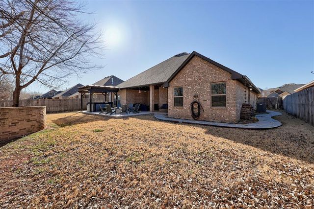 11124 Fairways Avenue, Yukon, OK 73099