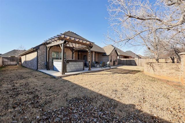 11124 Fairways Avenue, Yukon, OK 73099