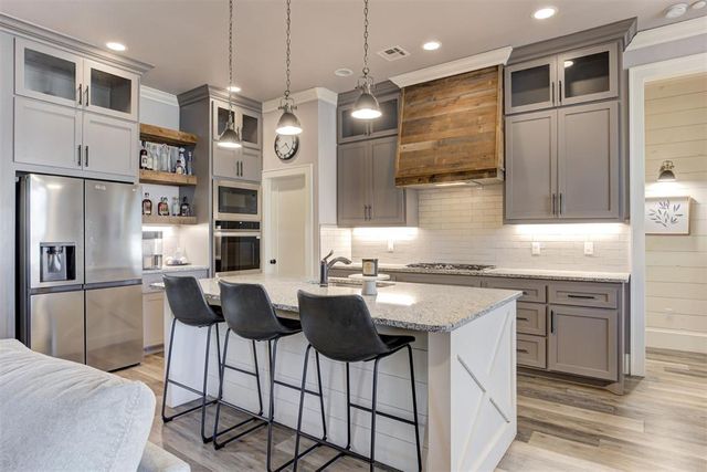 11124 Fairways Avenue, Yukon, OK 73099