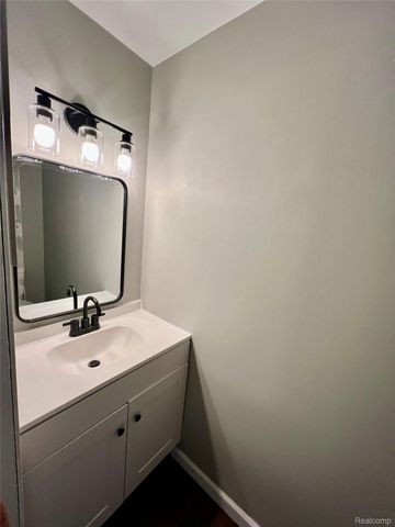 1483 COLONY Drive, Rochester Hills, MI 48307