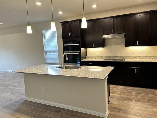 26 Snowy Plover LN, Leander, TX 78642