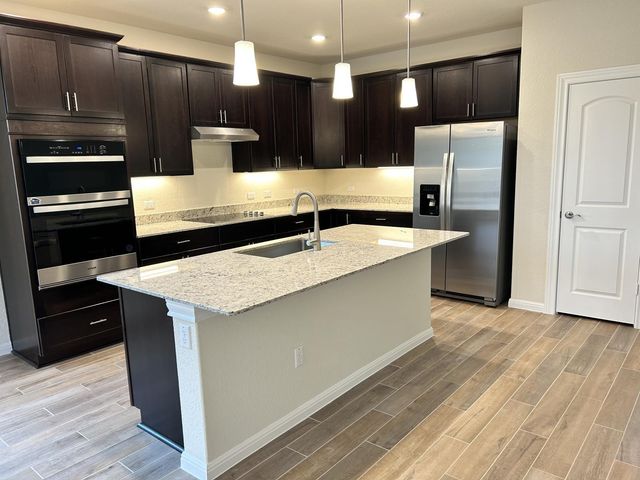 26 Snowy Plover LN, Leander, TX 78642