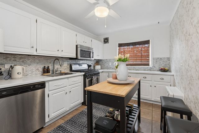 2634 Central Drive 2E, Flossmoor, IL 60422