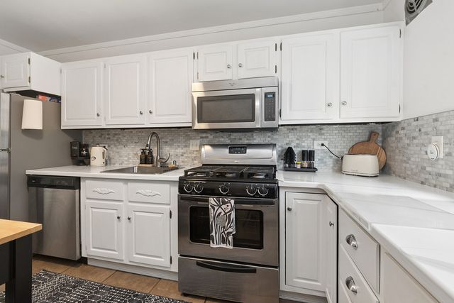 2634 Central Drive 2E, Flossmoor, IL 60422